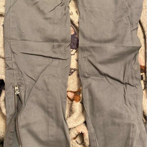Gray so 2 skinny pants with zippers by cottonon.com - only wore them once. - Picture 5 of 6